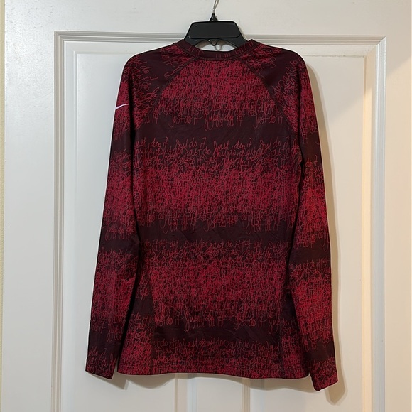 Nike Therma-FIT Women's Long-Sleeve
Thermal Top, Size Medium - Picture 2 of 13